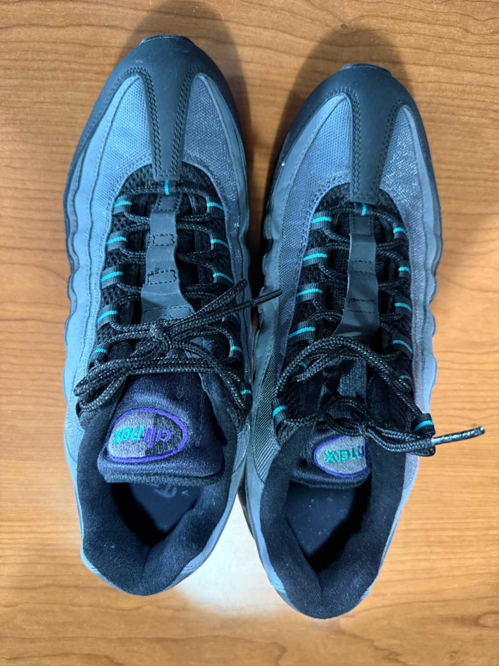Nike Men’s Sneakers in Teal and Black
